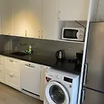 Apartamento Centrally Located With 2 Bedrooms And Free Parking