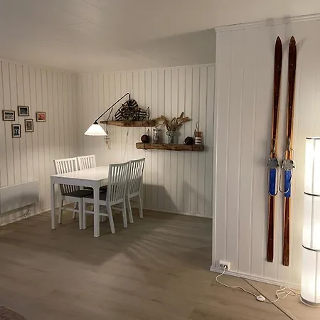 Apartment Centrally Located With 2 Bedrooms And Free Parking