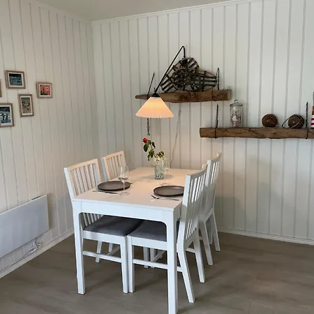 Apartment Centrally Located With 2 Bedrooms And Free Parking