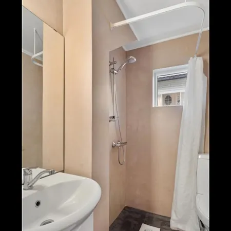 Apartment Centrally Located With 2 Bedrooms And Free Parking Tromso