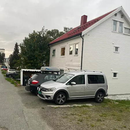 Centrally Located With 2 Bedrooms And Free Parking Apartment