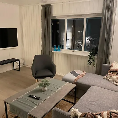 Apartment Centrally Located With 2 Bedrooms And Free Parking