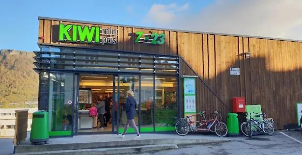 Centrally Located With 2 Bedrooms And Free Parking Apartamento