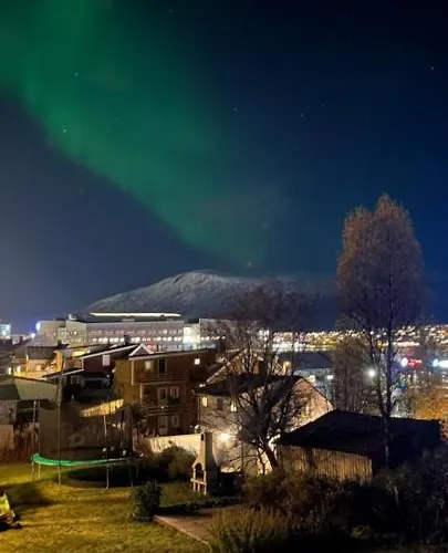 Centrally Located With 2 Bedrooms And Free Parking Apartamento