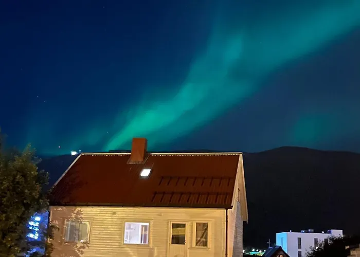 Apartment Centrally Located With 2 Bedrooms And Free Parking *