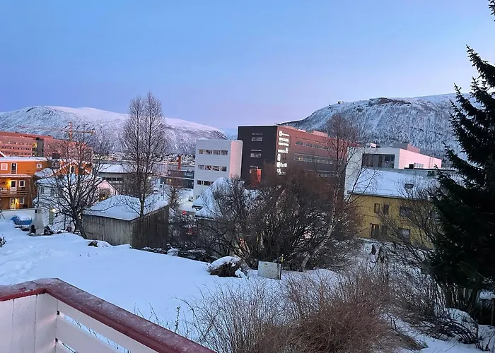 Centrally Located With 2 Bedrooms And Free Parking *