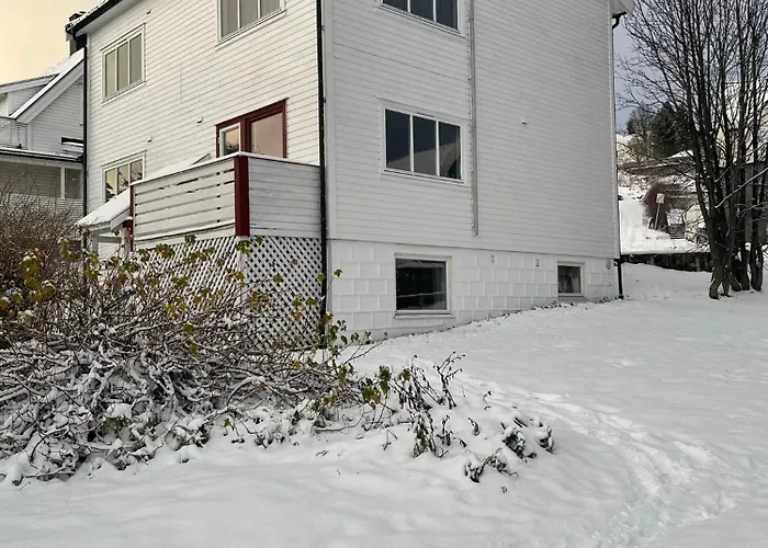 Centrally Located With 2 Bedrooms And Free Parking * Tromsø