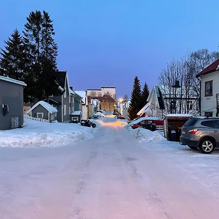 Apartament Centrally Located With 2 Bedrooms And Free Parking *