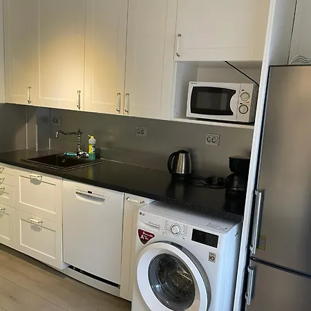 Apartament Centrally Located With 2 Bedrooms And Free Parking